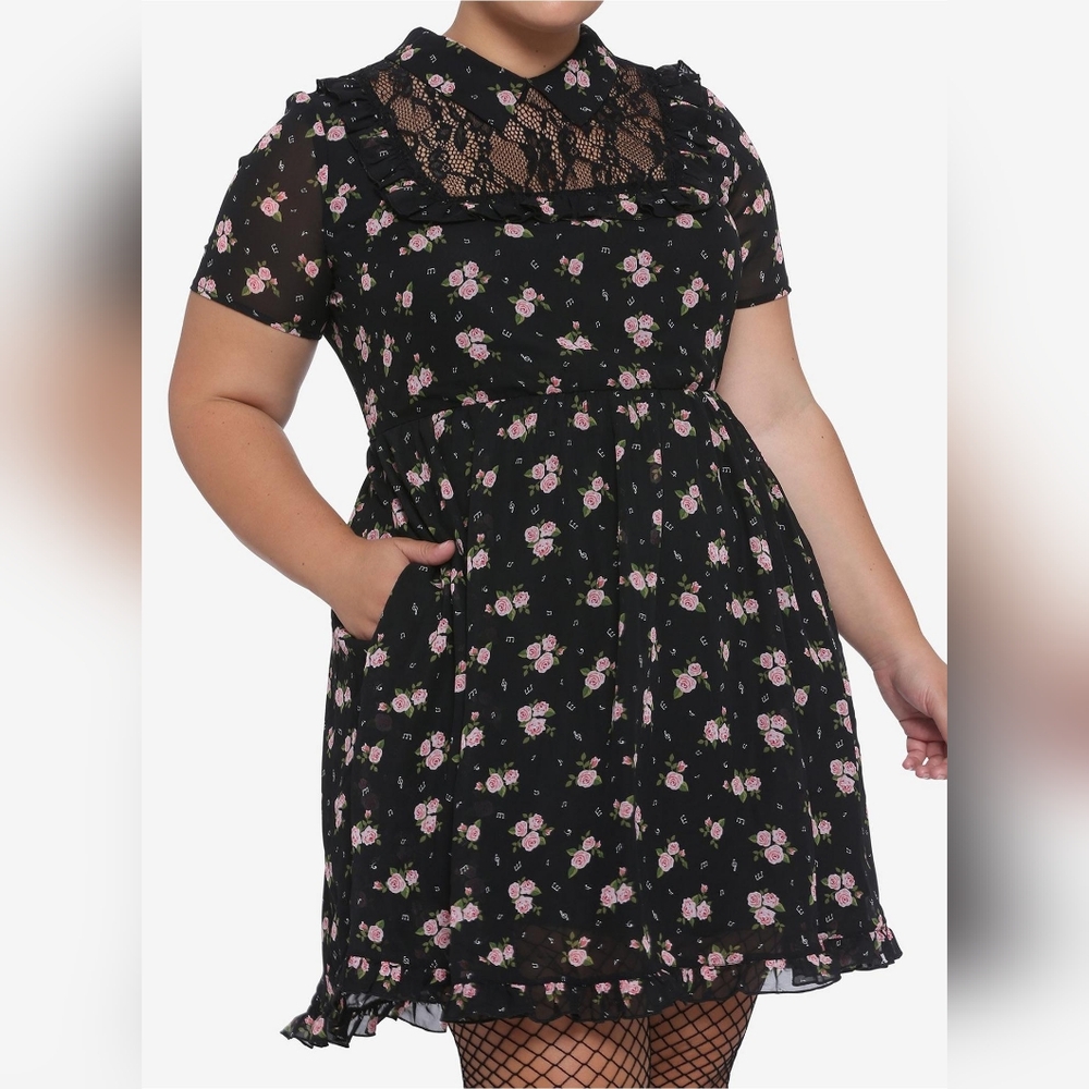 Notes & Roses Lace Collar Plus Size Dress by Hot Topic NWT